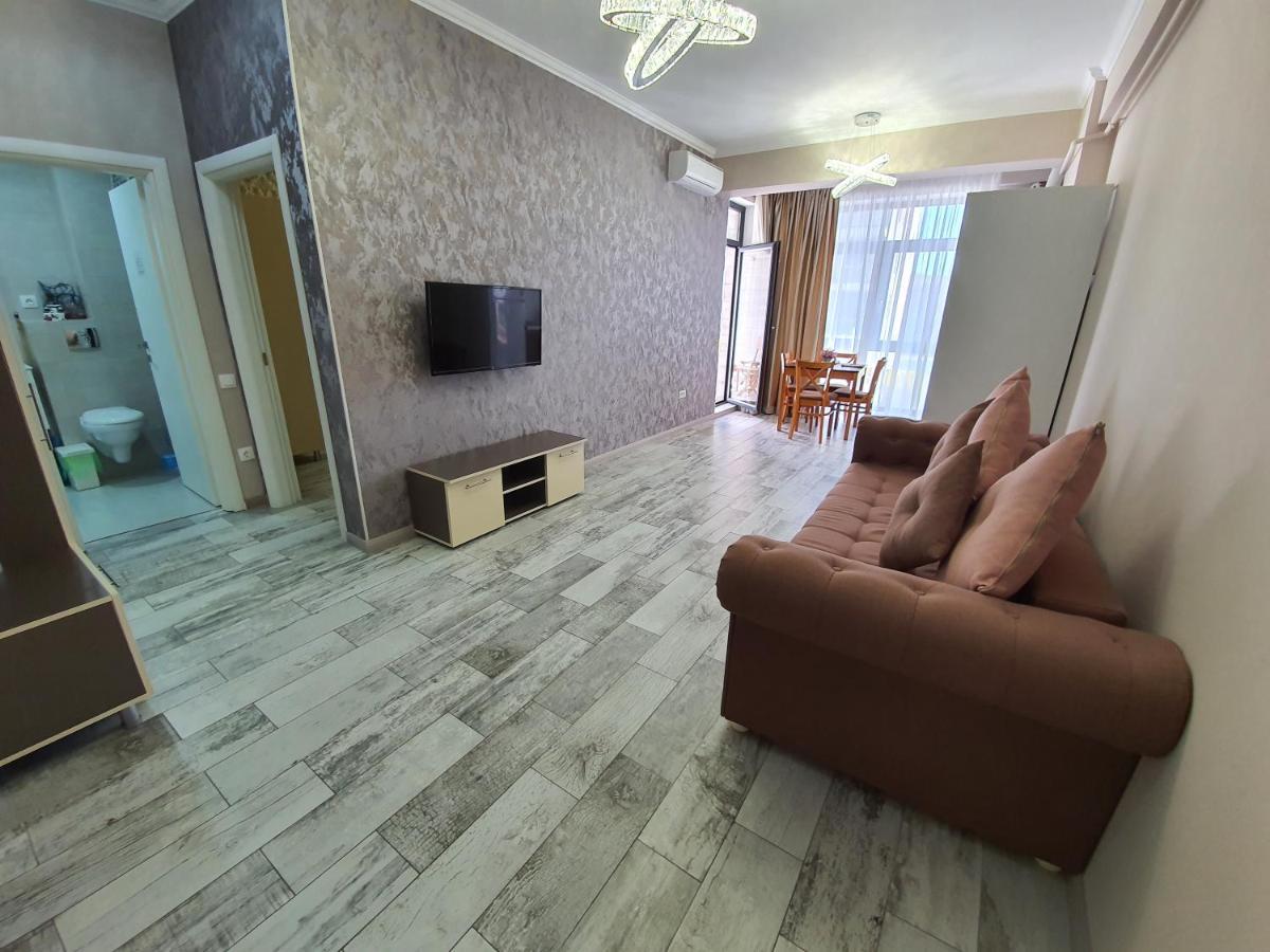 Apartment Lotus 7 Silver Mamaia