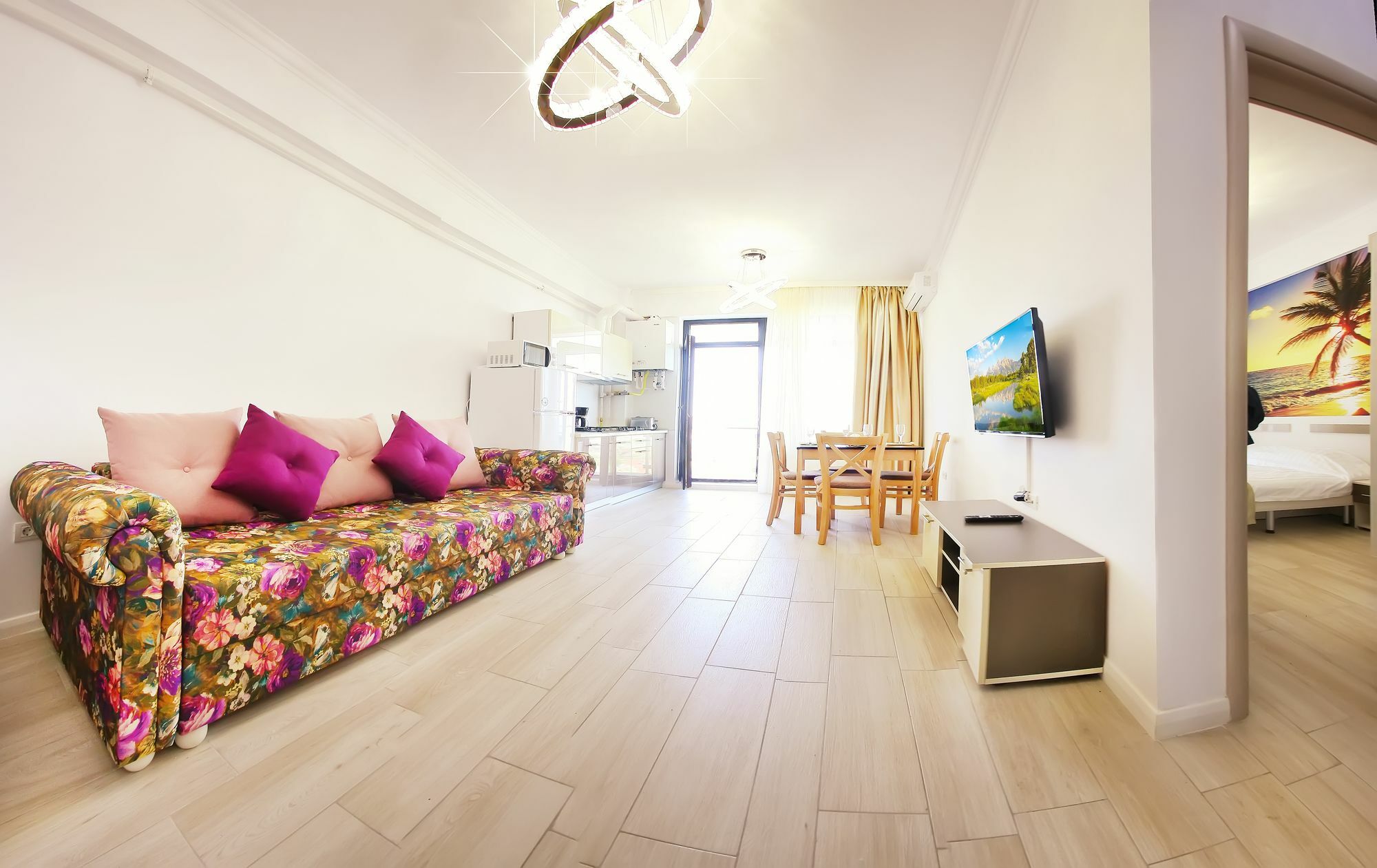 Apartment Lotus 7 Silver *